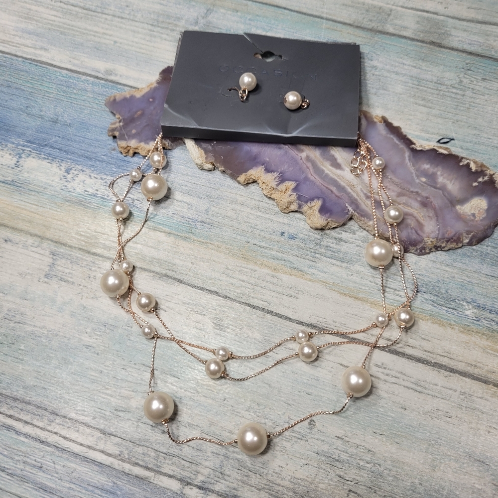Elegant Pearl Necklace and Earring Set.